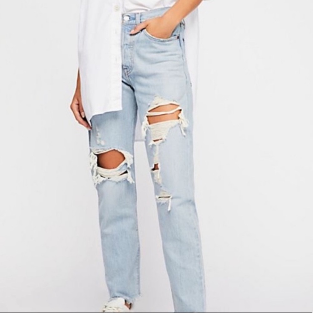 Levi’s Wedgie Fit Distressed Denim